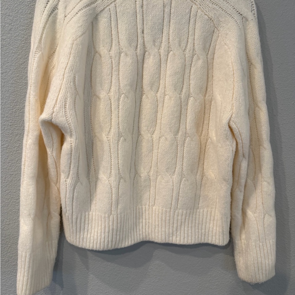 Abercrombie & Fitch Cream Cable Crewneck Sweater